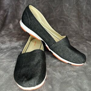 Lands’ End slip ons size 7.5